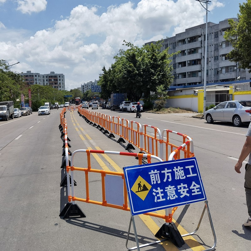 PVC 플라스틱 교통 안전 시설 의 가드레일, 시공 현장의 격 리 가드레일, 도로 가드레일 은 중국 에서 제작한다.